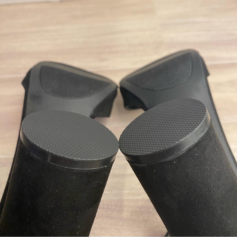 Lauren Conrad black faux suede round heels closed toe with strap size 7.5 - Picture 11 of 14